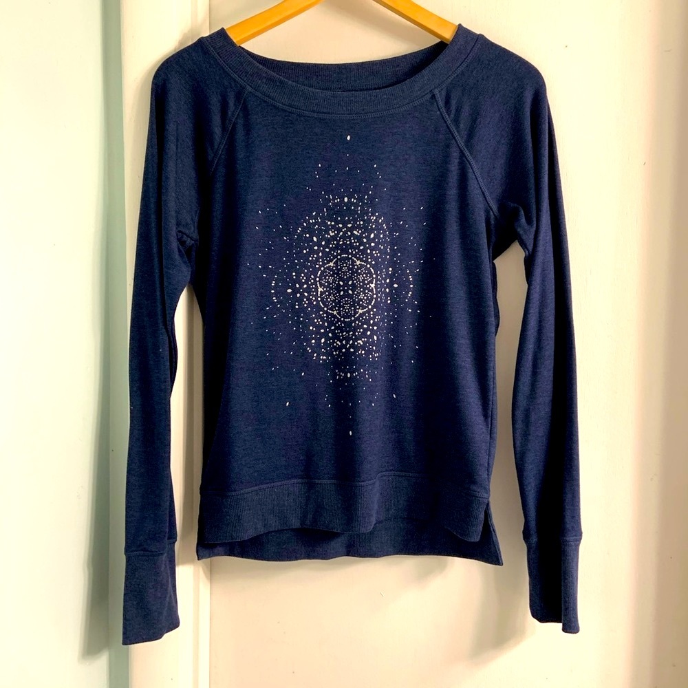 Gaiam Long Sleeve Navy Silver Graphic Sweatshirt Size Small